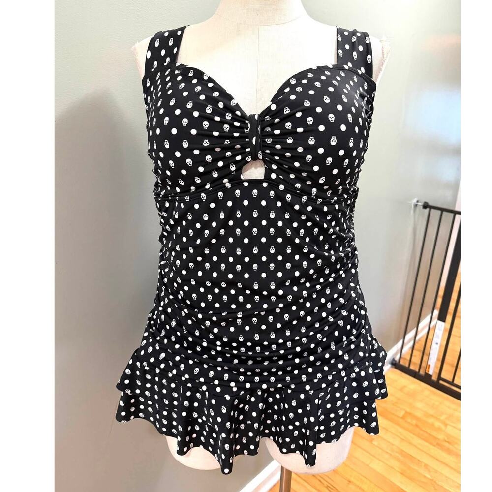 Torrid 3 (3X 22/24) Skull Polka Dot Ruffle Skirted One Piece Padded Swimsuit